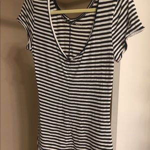14th & Union Striped low v-neck tee